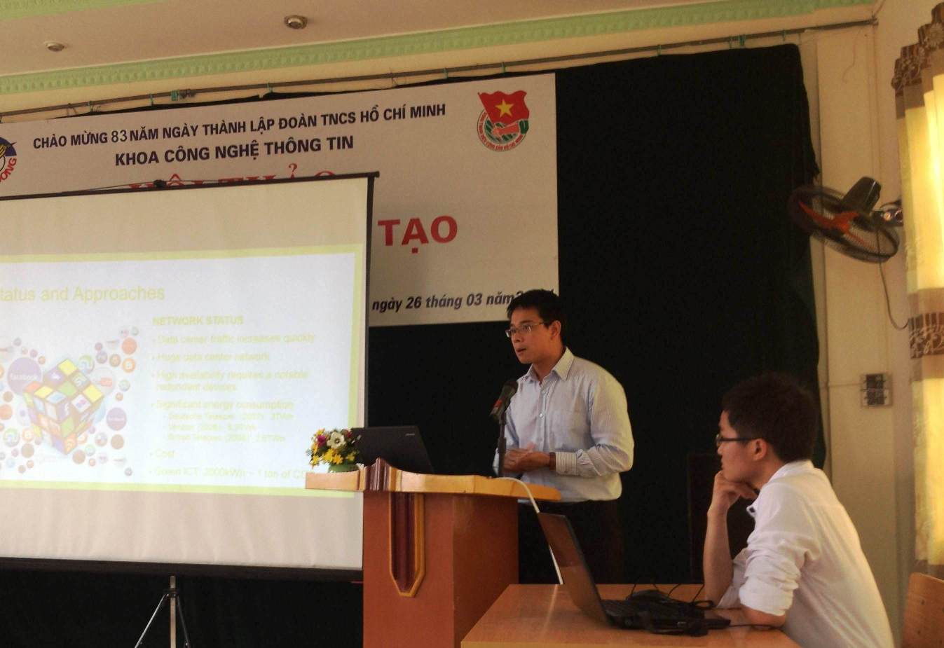 Ông Trần Mạnh Nam trình bày đề tài nghiên cứu